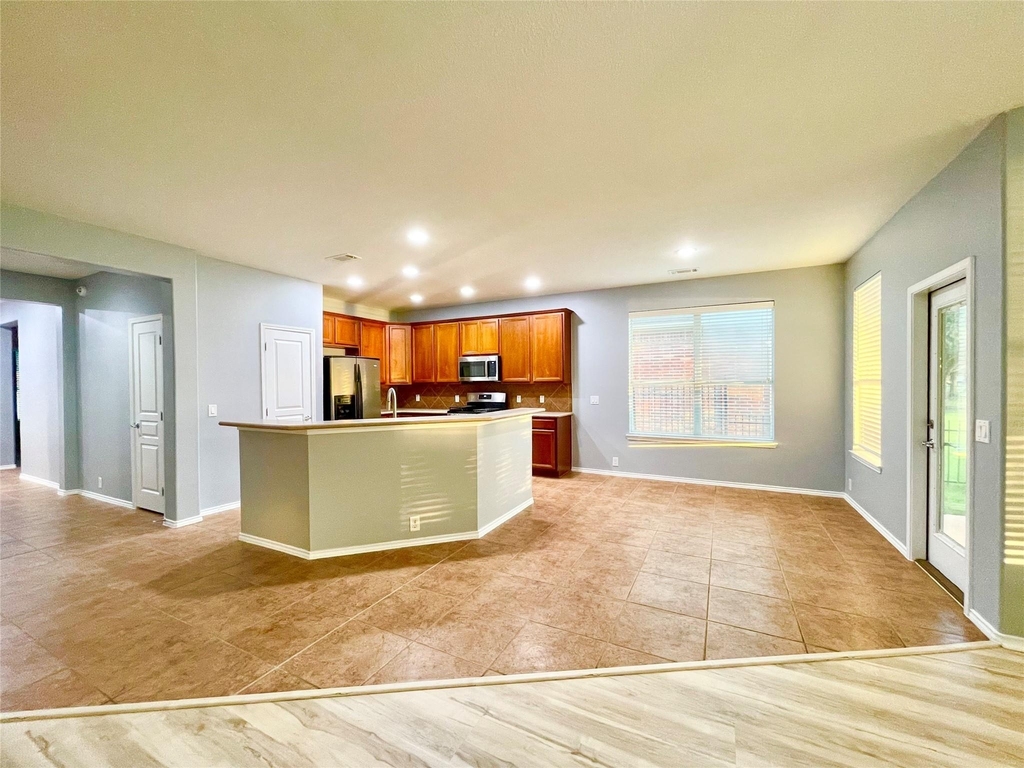 714 Honeysuckle Vine Drive - Photo 4