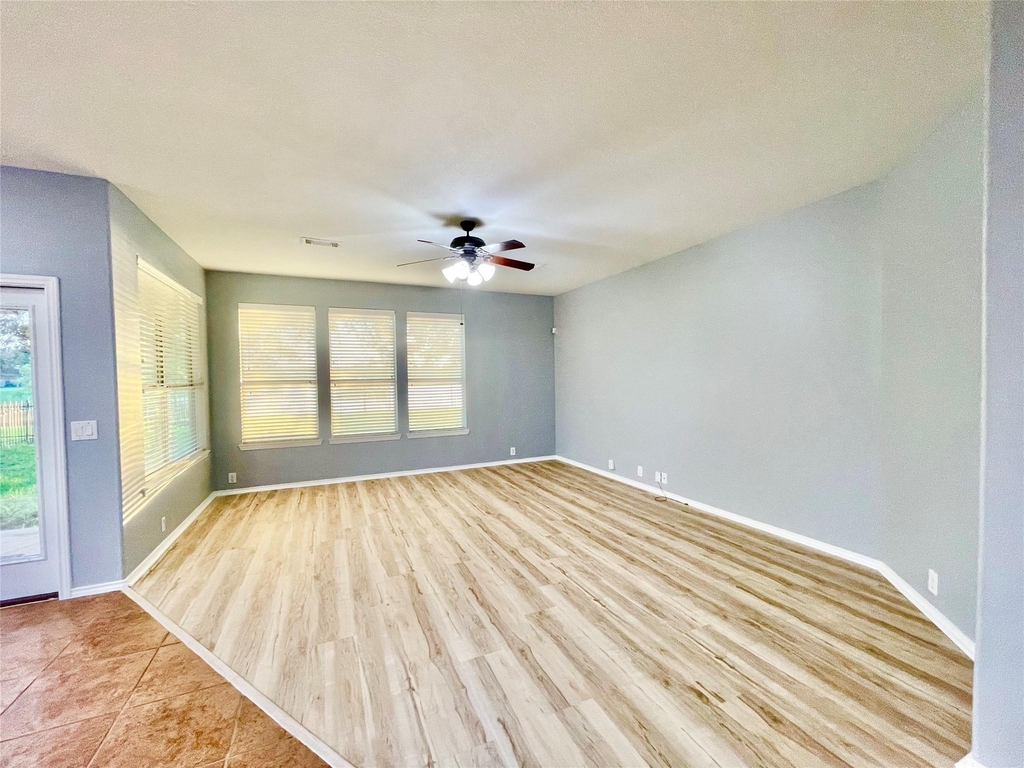 714 Honeysuckle Vine Drive - Photo 2