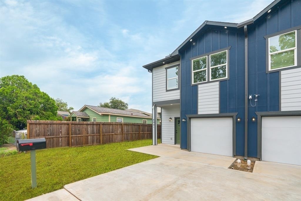 890 Lucky Street - Photo 3