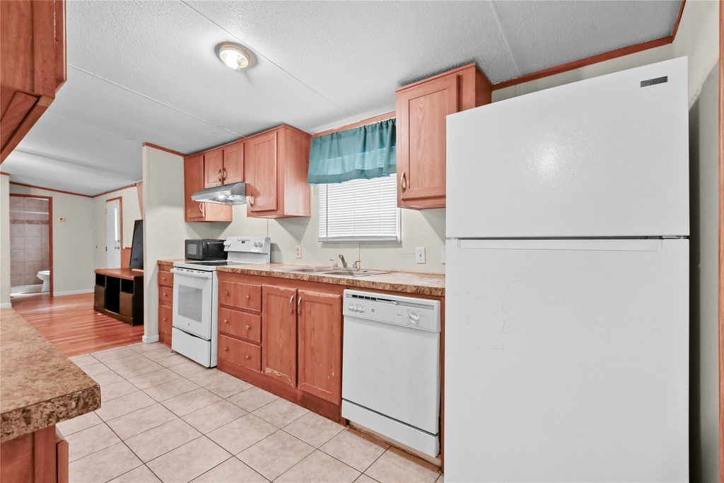 22521 West Road - Photo 17