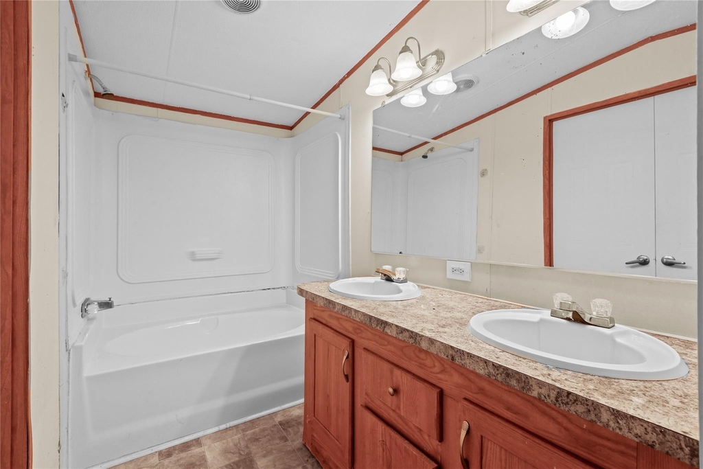 22521 West Road - Photo 22