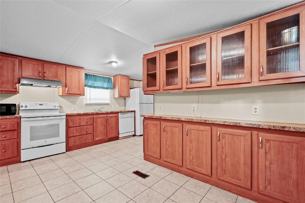 22521 West Road - Photo 13