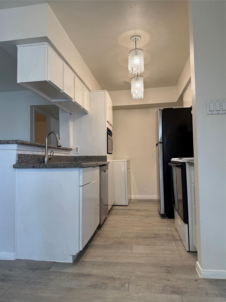 2626 Holly Hall Street - Photo 9
