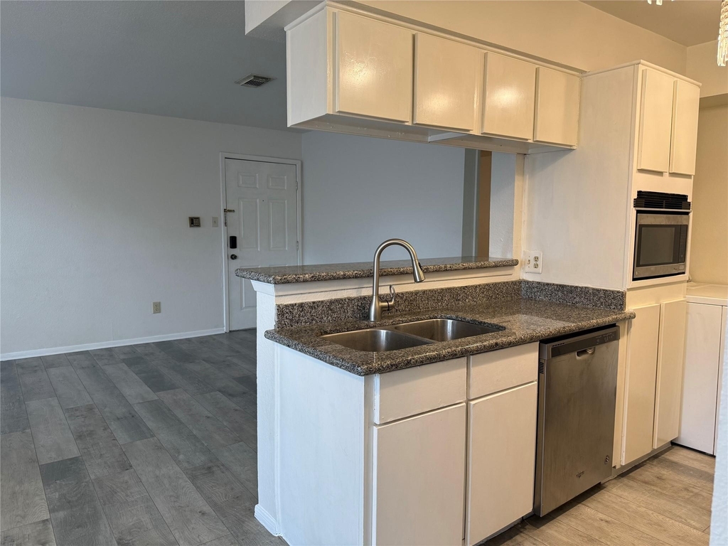 2626 Holly Hall Street - Photo 7
