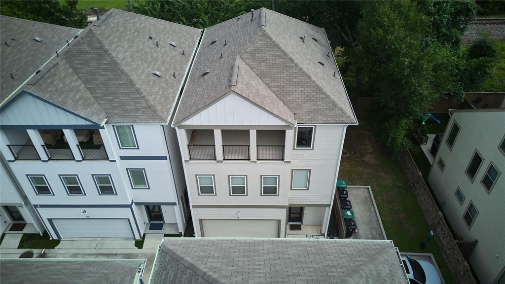 911 W 35th Street - Photo 35