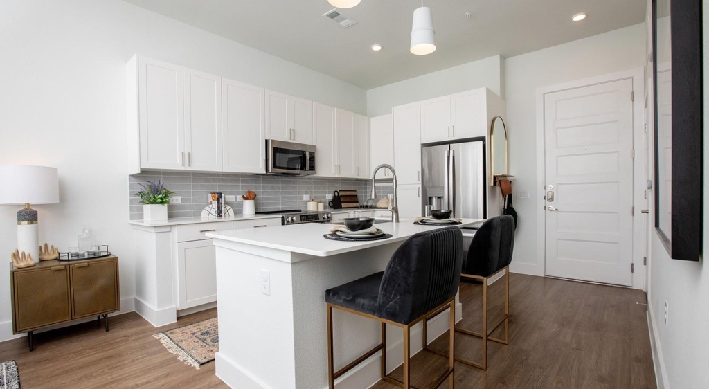 11111 Nexus Avenue - Photo 2