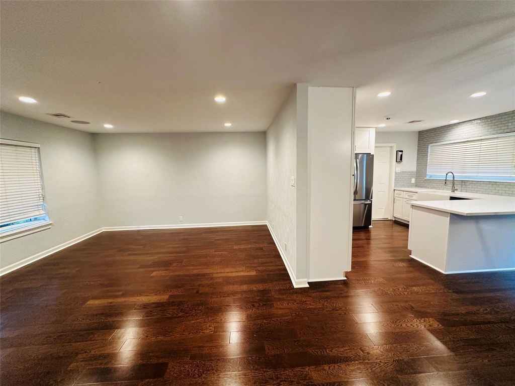 9758 Cedardale Drive - Photo 4