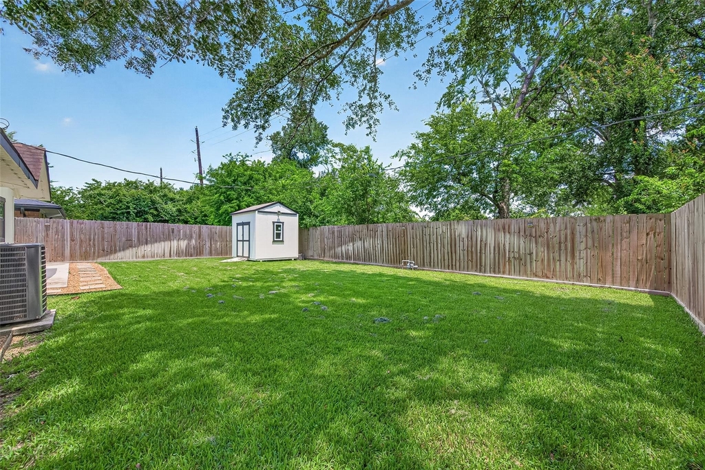 1005 Avenue D - Photo 37