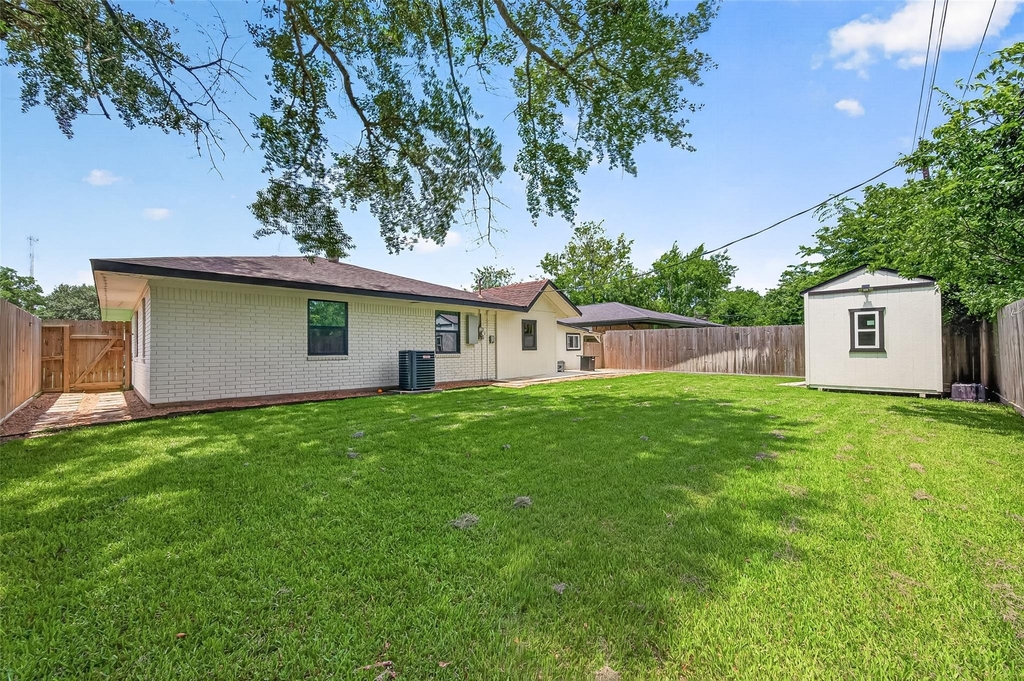 1005 Avenue D - Photo 36