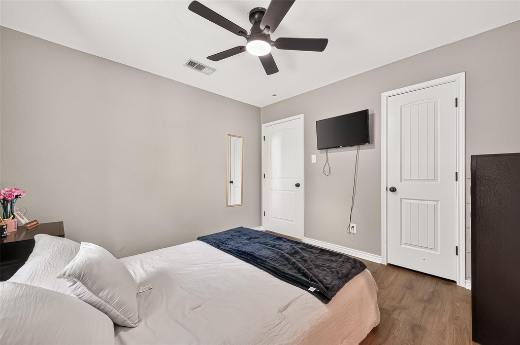 1005 Avenue D - Photo 32