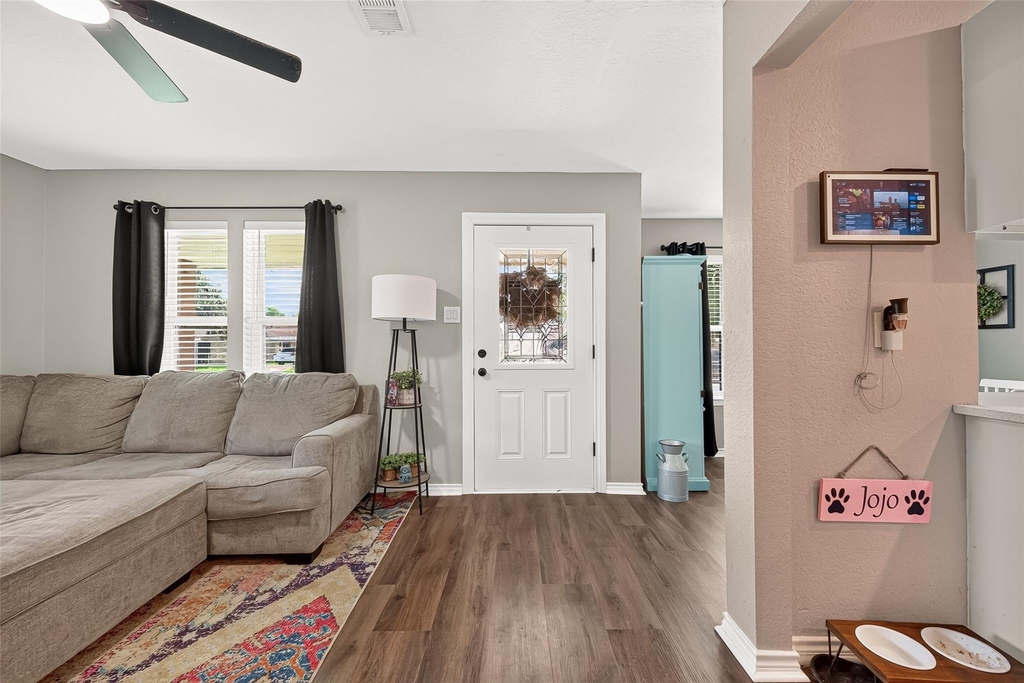 1005 Avenue D - Photo 6