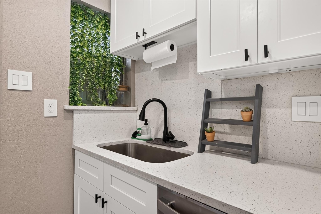 1005 Avenue D - Photo 19