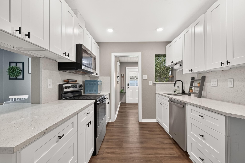 1005 Avenue D - Photo 22