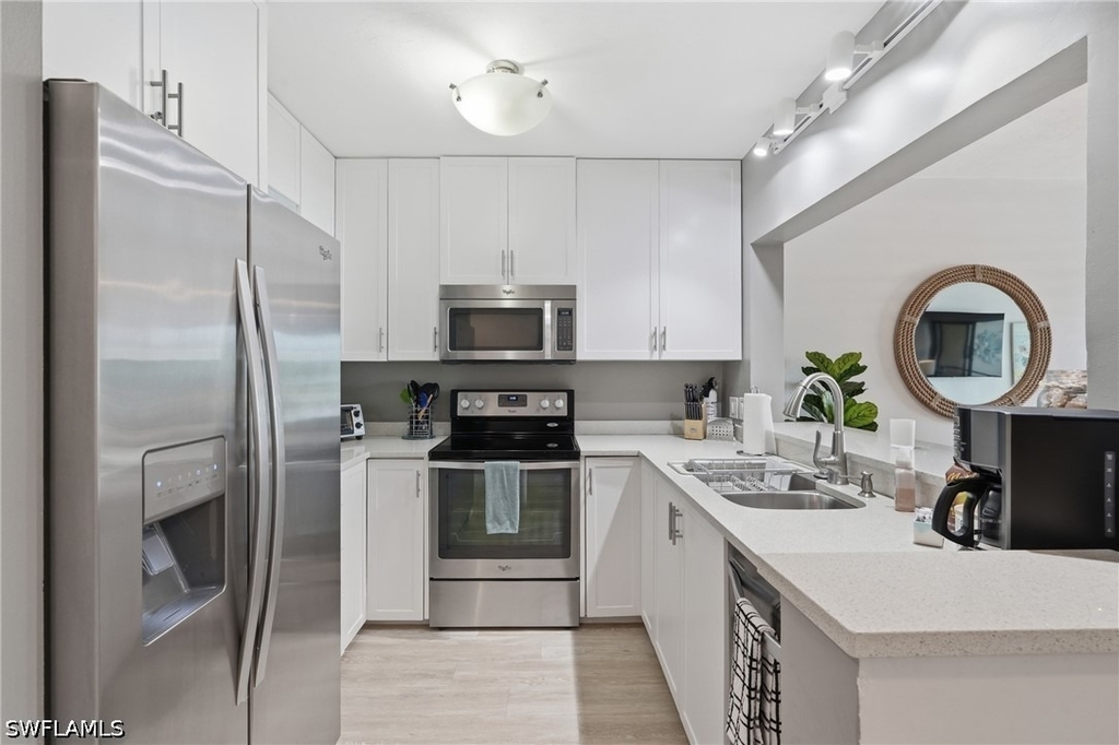 803 River Point Drive - Photo 5