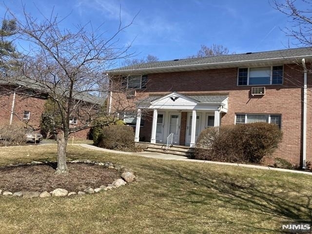 402 Washington - Photo 6