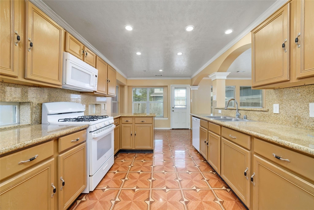 8207 Aliso Canyon Lane - Photo 10