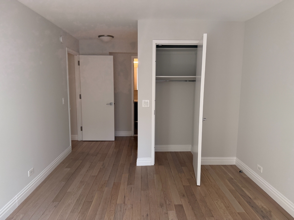West 48th Street - Photo 7