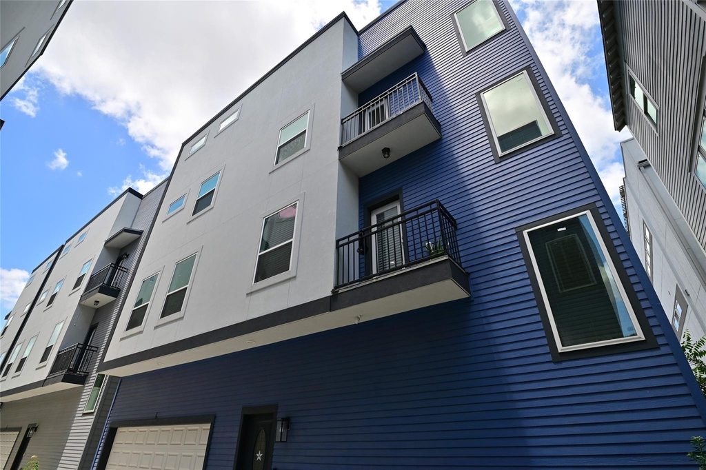 1117 W 16th Street - Photo 0