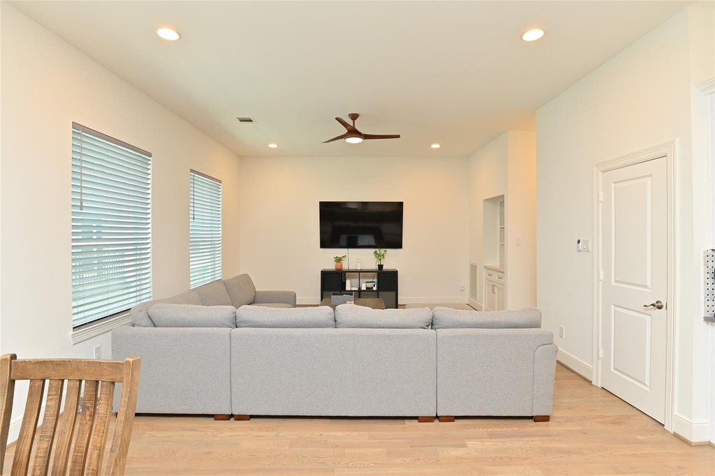 1117 W 16th Street - Photo 24