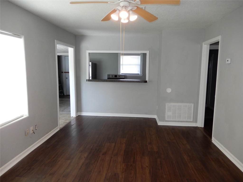 320 17th Avenue N - Photo 2