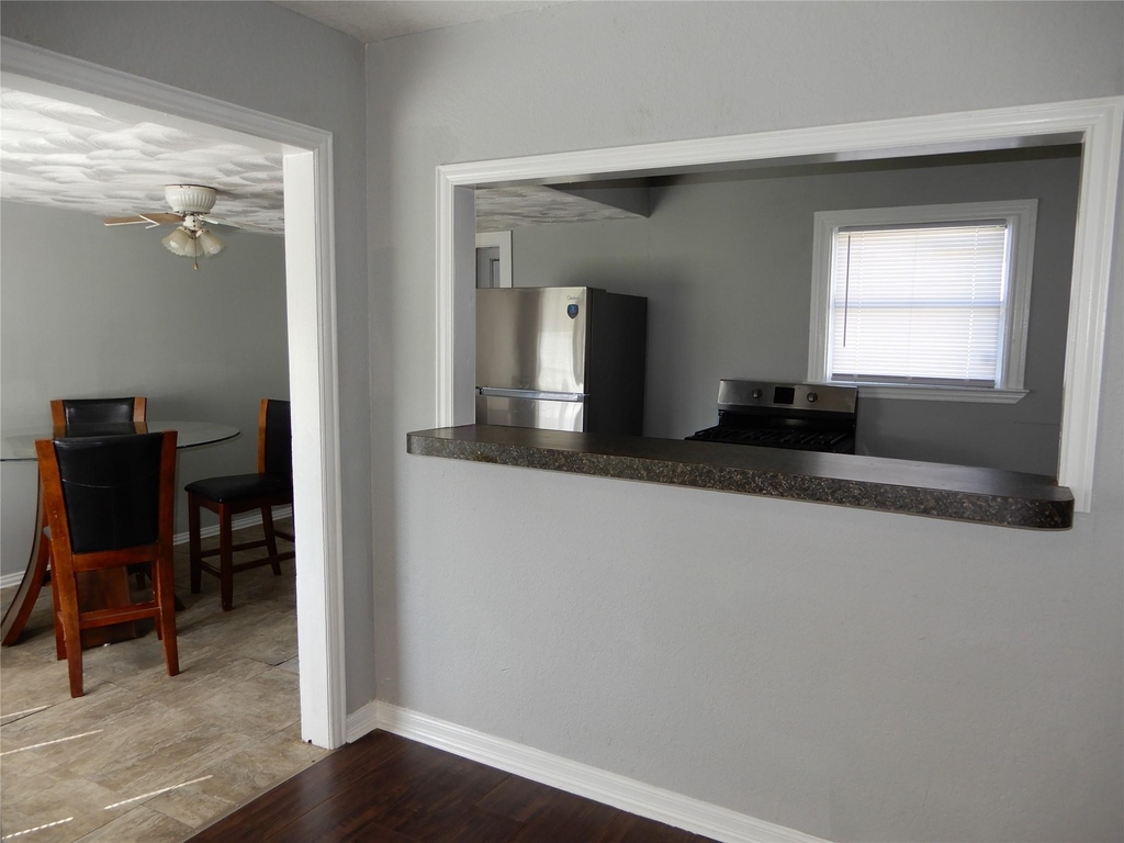 320 17th Avenue N - Photo 3