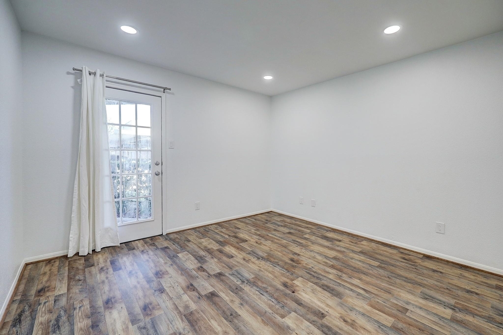 11201 Lynbrook Drive - Photo 5