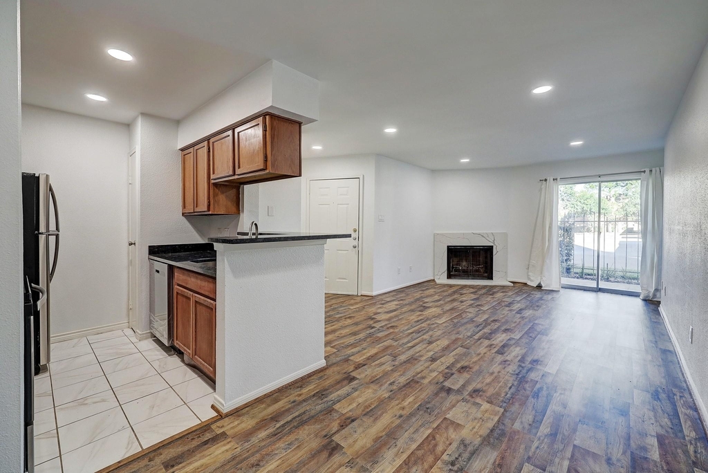 11201 Lynbrook Drive - Photo 2