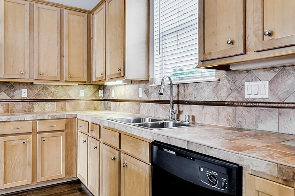 513 Leverkuhn Street - Photo 11