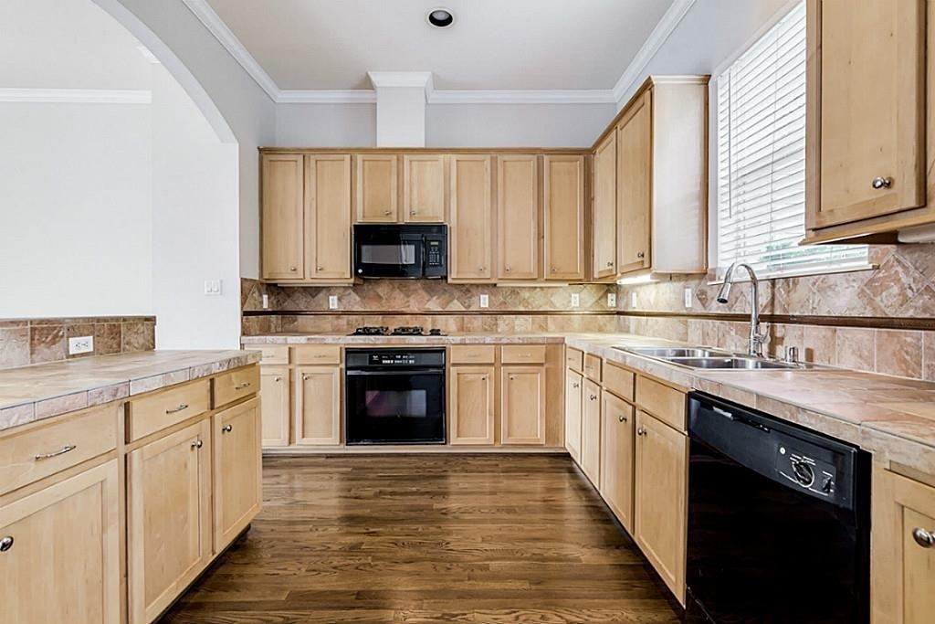 513 Leverkuhn Street - Photo 9