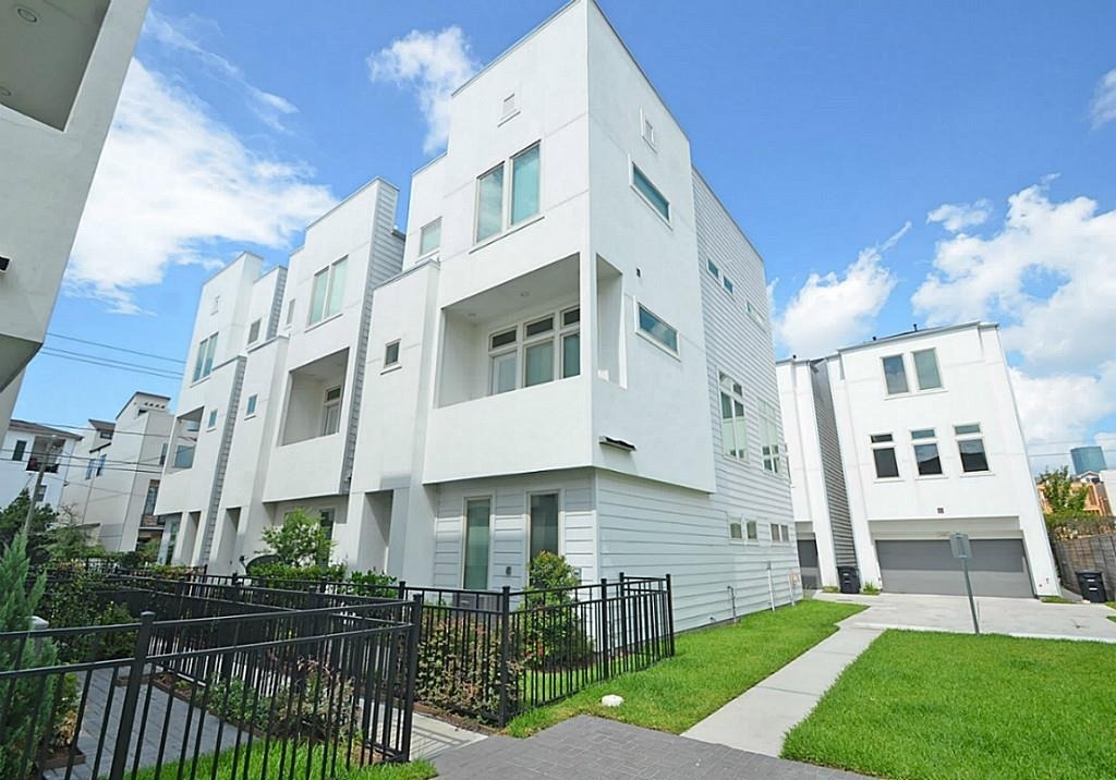 2713 Clay Street - Photo 0