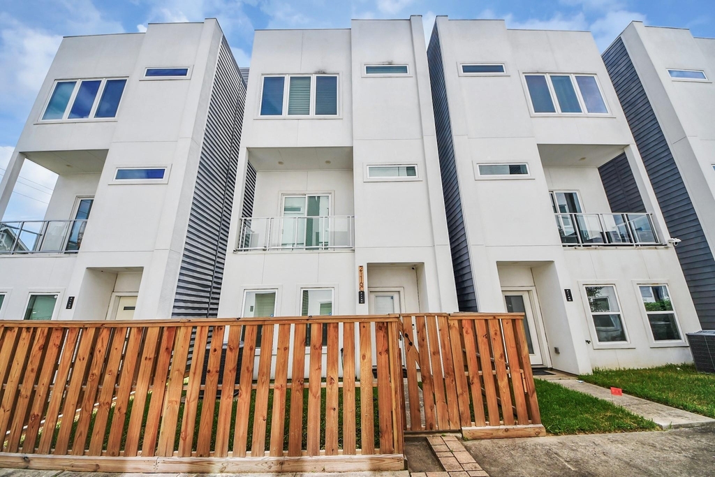 2116 Naomi Street - Photo 1