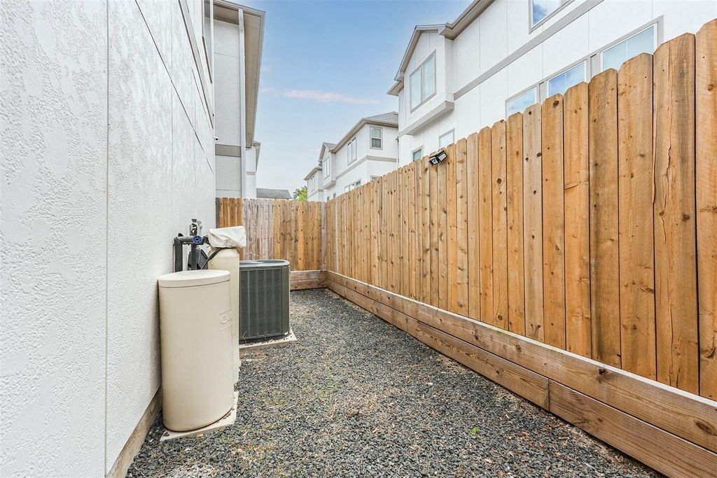 5209 Allen Street - Photo 3