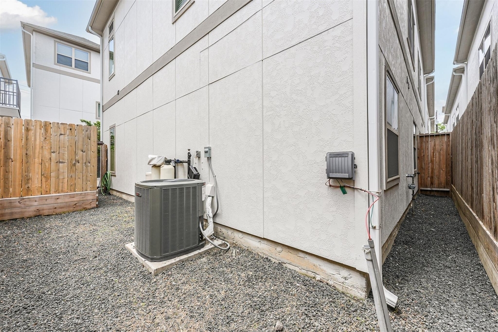 5209 Allen Street - Photo 4