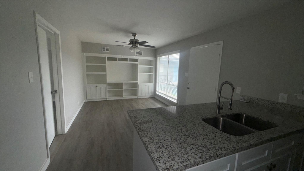 1660 Richmond Avenue - Photo 5