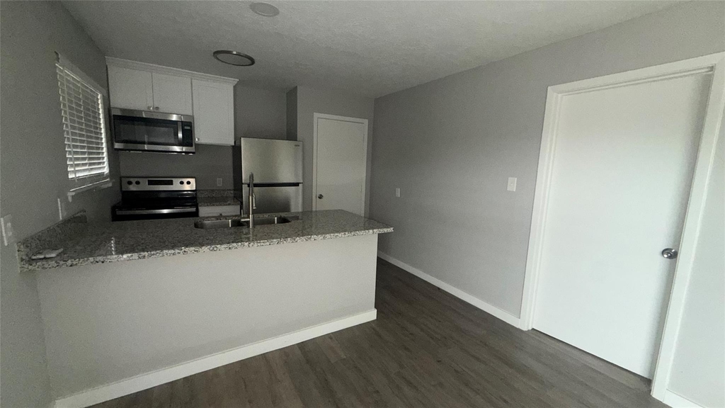 1660 Richmond Avenue - Photo 1