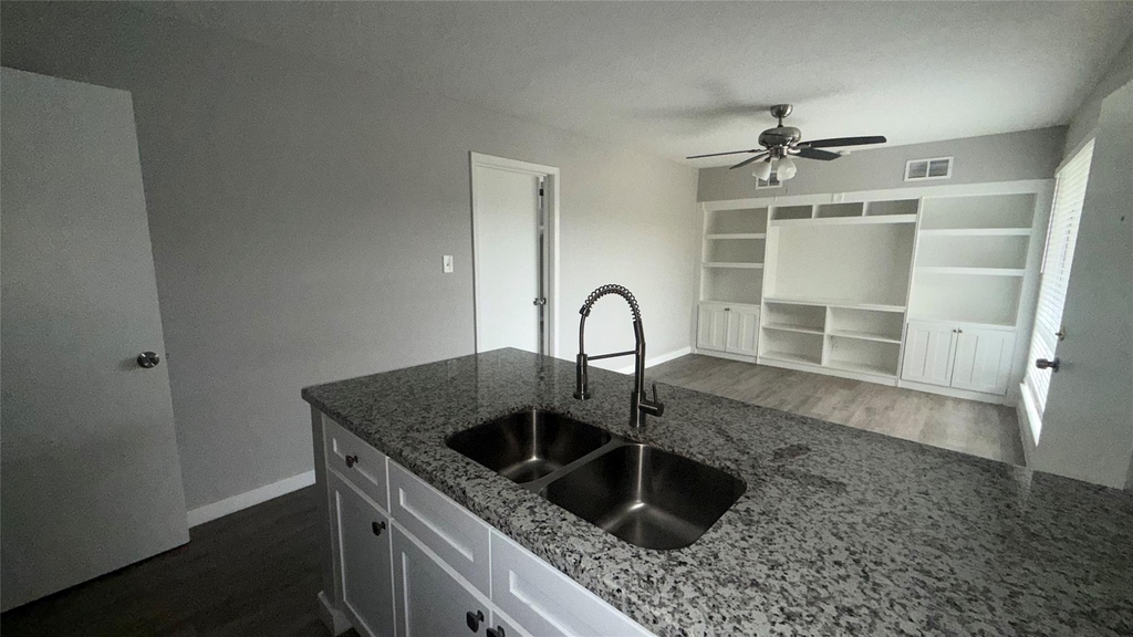 1660 Richmond Avenue - Photo 6