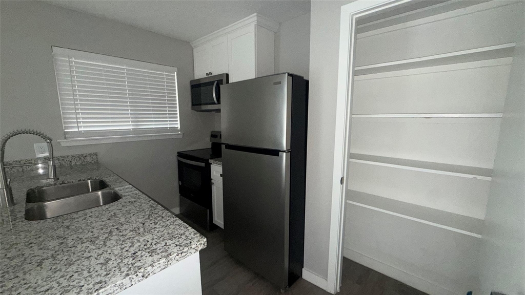 1660 Richmond Avenue - Photo 4