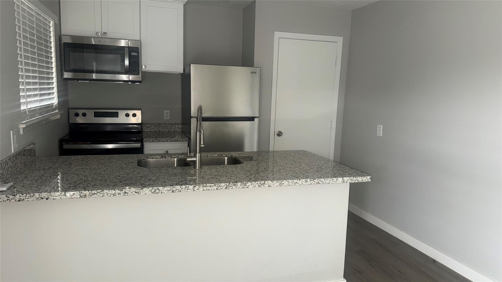 1660 Richmond Avenue - Photo 0