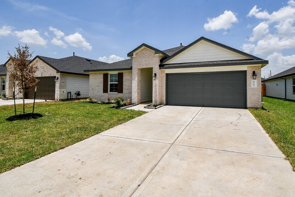 1115 Yaupon Dr - Photo 1
