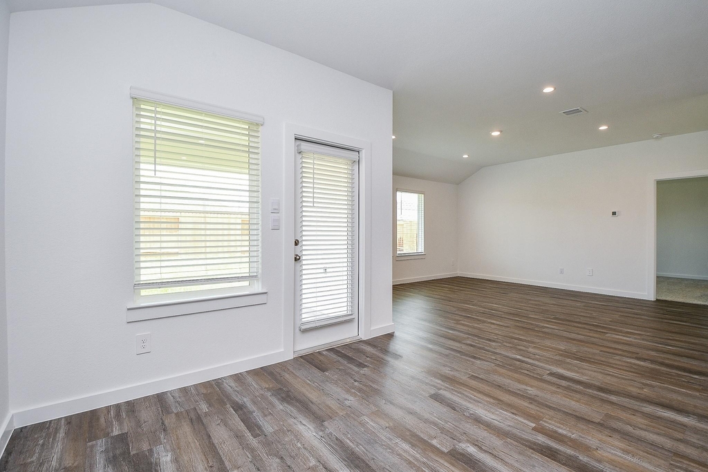 1115 Yaupon Dr - Photo 8