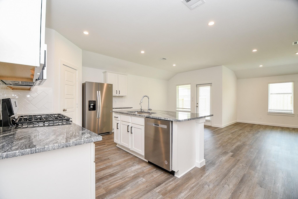 1115 Yaupon Dr - Photo 4