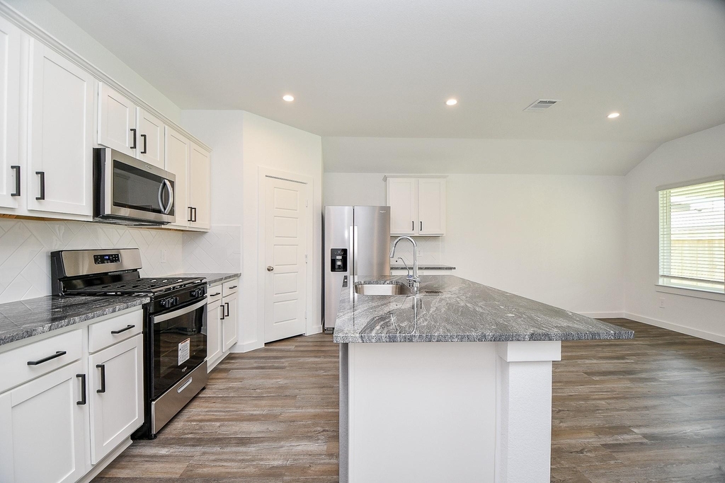 1115 Yaupon Dr - Photo 5