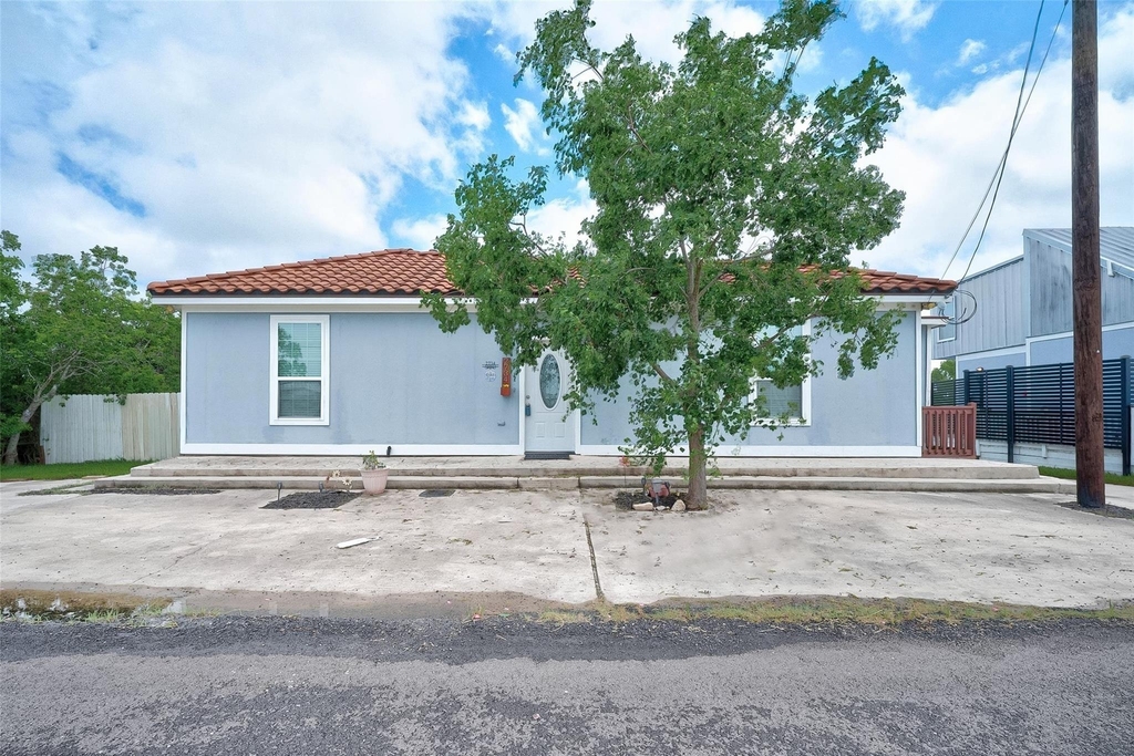 2734 Avenue D - Photo 1