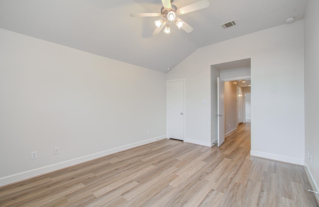 624 E 39th Street - Photo 19