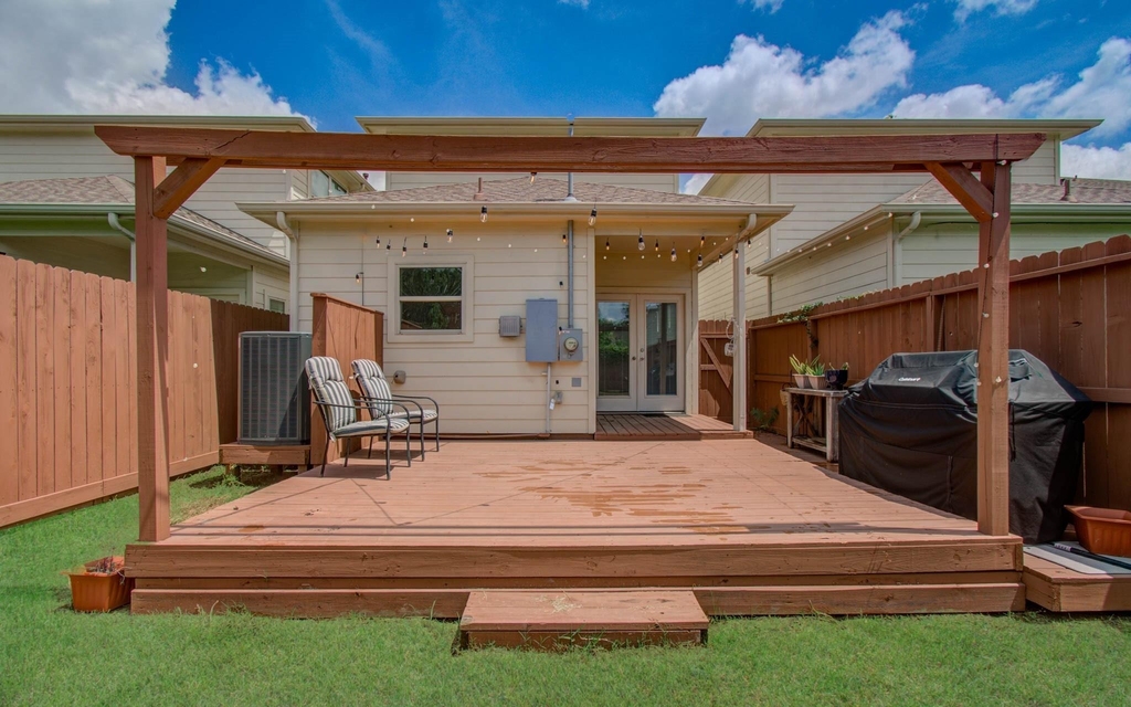 624 E 39th Street - Photo 32