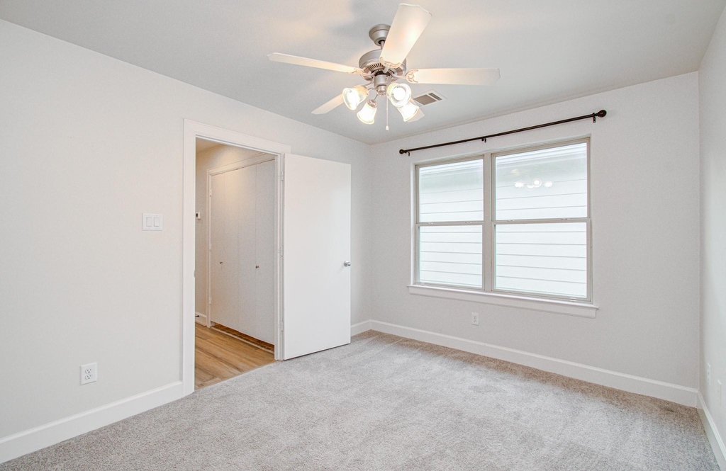 624 E 39th Street - Photo 29