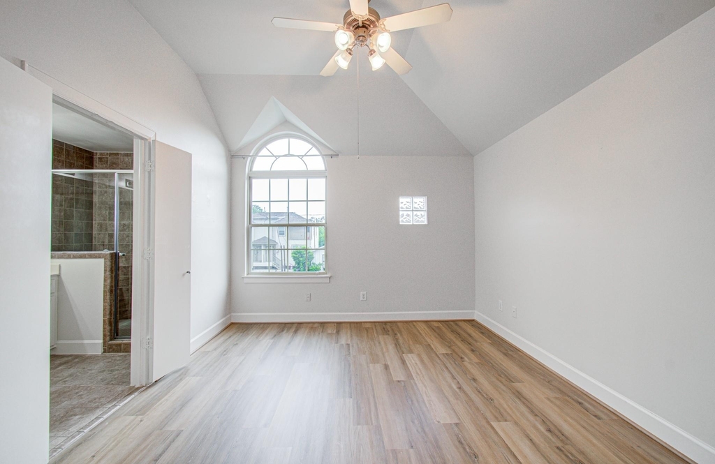 624 E 39th Street - Photo 20