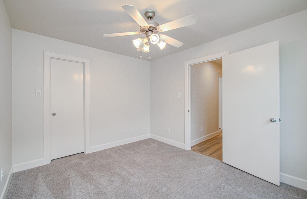 624 E 39th Street - Photo 28