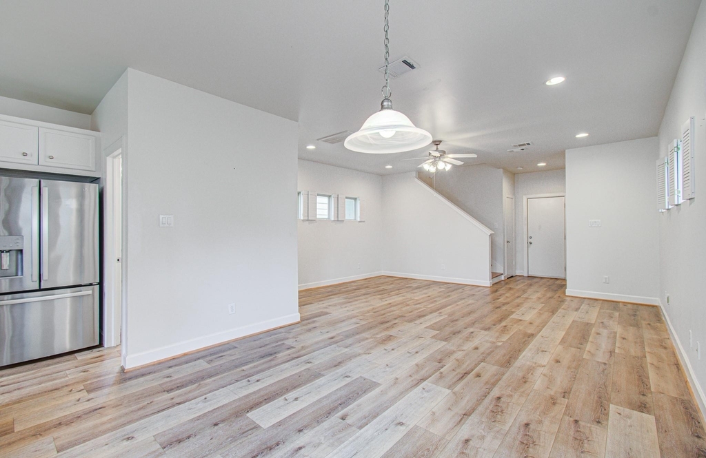 624 E 39th Street - Photo 11