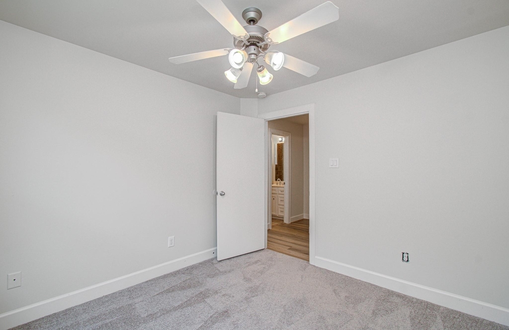 624 E 39th Street - Photo 31